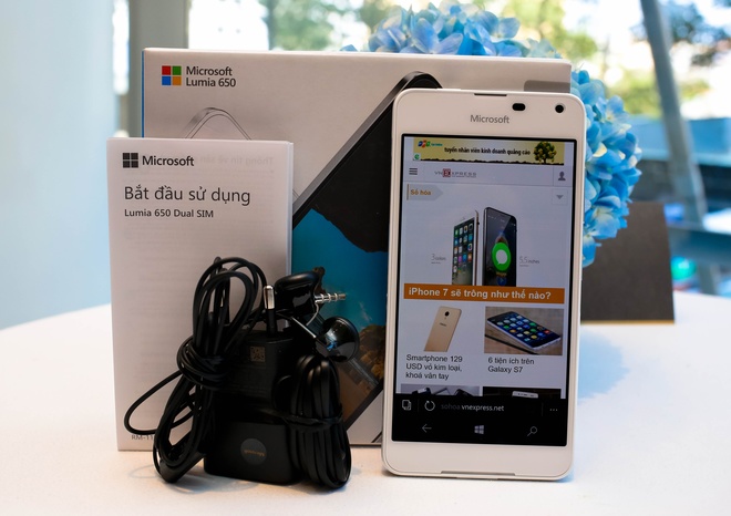 lumia 650 smartphone mong nhat cua microsoft ra mat